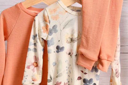 Langarmshirt aus Wolle Seide in der Farbe Rosa/Lachs für Babys im Alter von 0-2J Jahren.